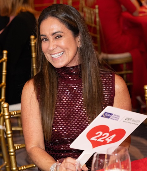 Dr. Robyn Moncrief participates in the live auction